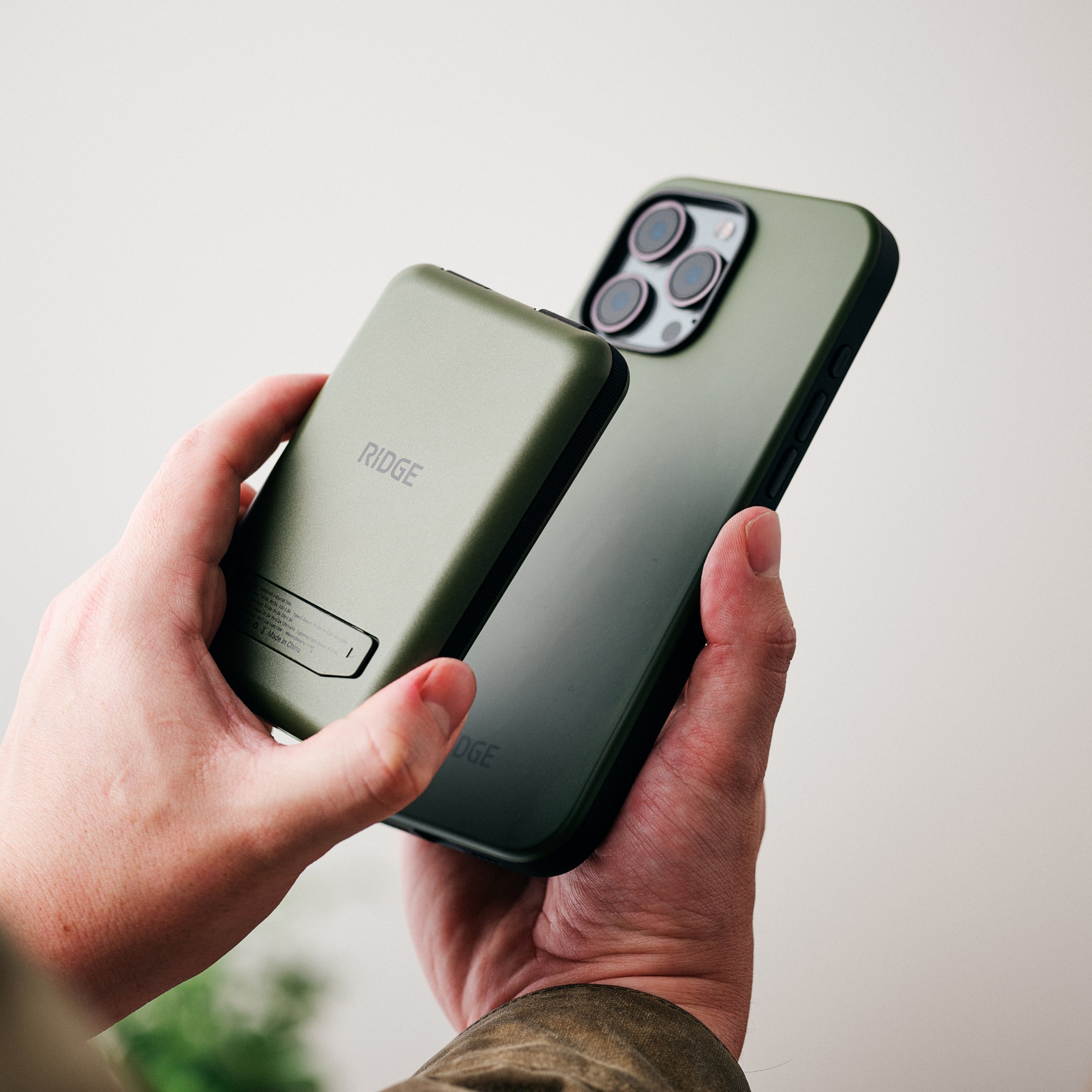 Ridge Power Bank - 10k mAh - Matte Olive