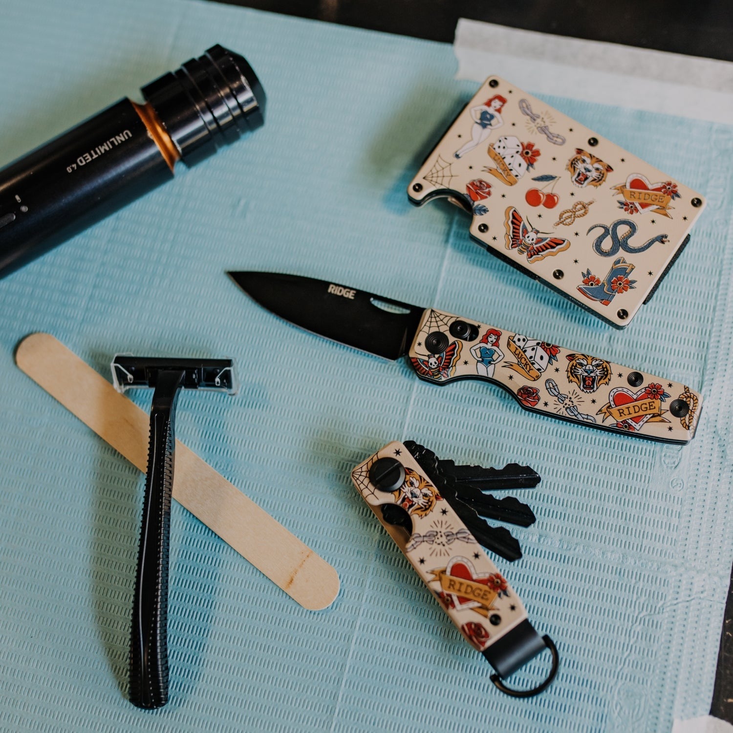 Daily Survival Kit - Traditional Flash - Color
